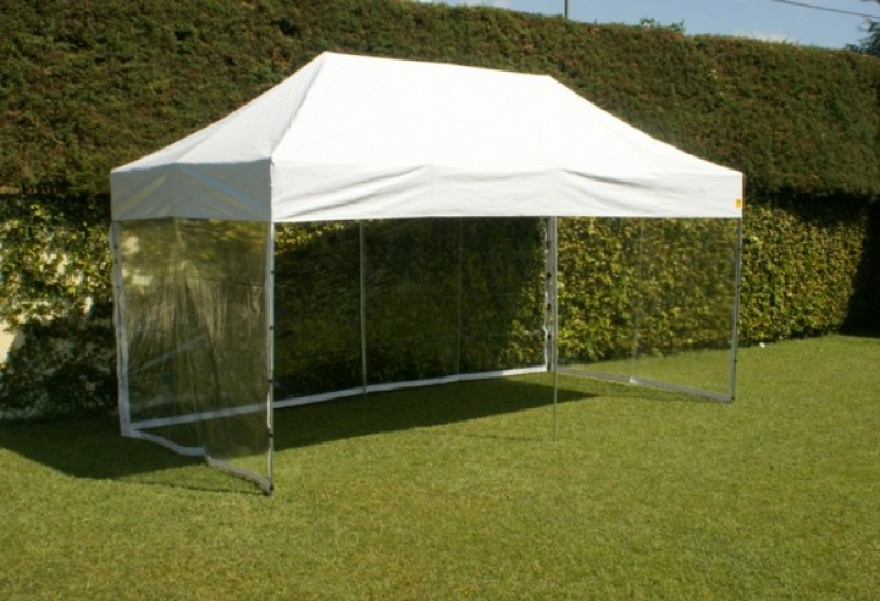 tenda piramidal fechada