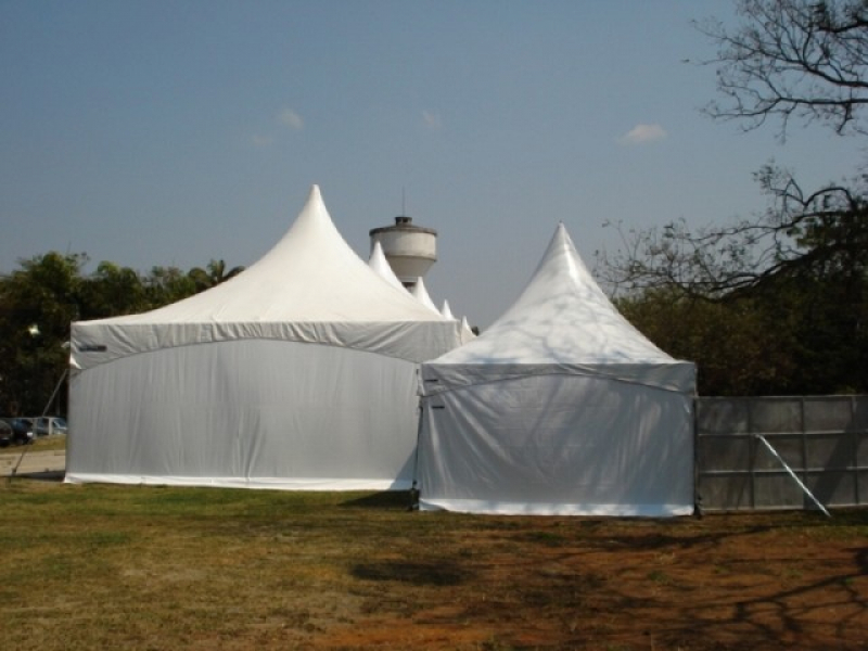 tenda tipo chapéu de bruxa